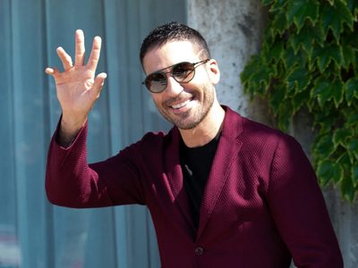 Antes de "La casa de papel": Miguel Ángel Silvestre dio cátedra de estilismo en Venecia