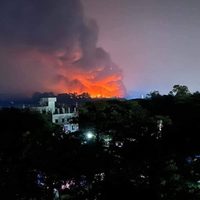 Al menos 15 muertos y 170 heridos dejó la explosión de un depósito en Bangladesh
