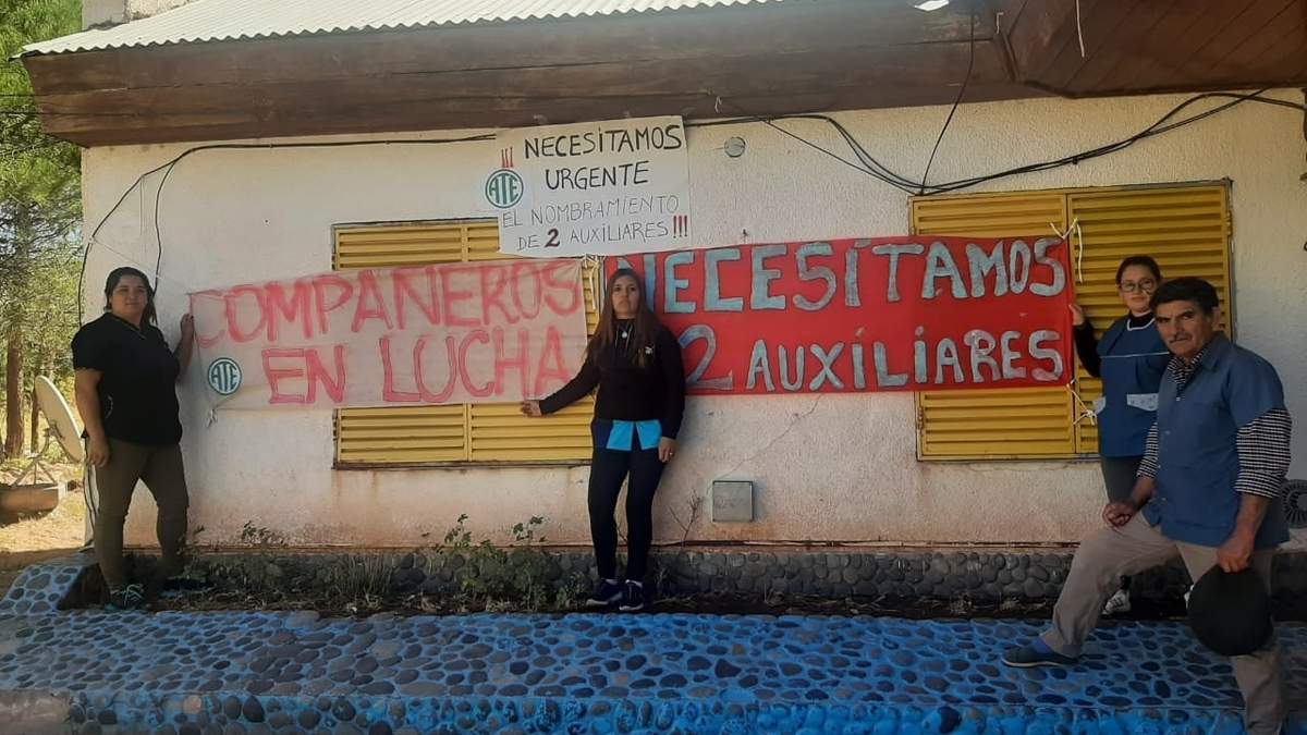 El personal del establecimiento en estado de asamblea permanente. Fuente: (Facebook)
