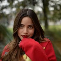La planta de moda que eligió Emilia Mernes para decorar su departamento