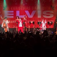 Leonardo de Lozanne y Los Rebel Cats rinden tributo a Elvis con concierto navideño