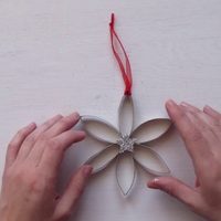 Con solo tubos de cartón: creá esta fabulosa estrella para ponerle onda a tu árbol de Navidad