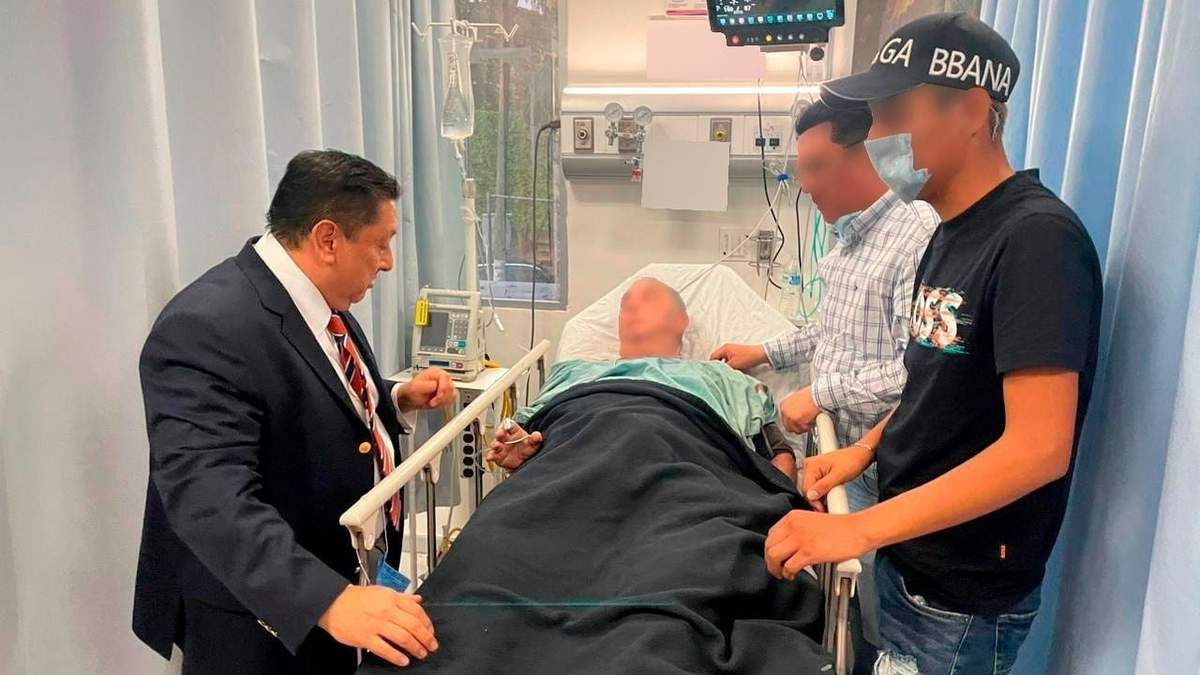 El fiscal de Morelos, Uriel Carmona Gándara, visitó al obispo Salvador Rangel