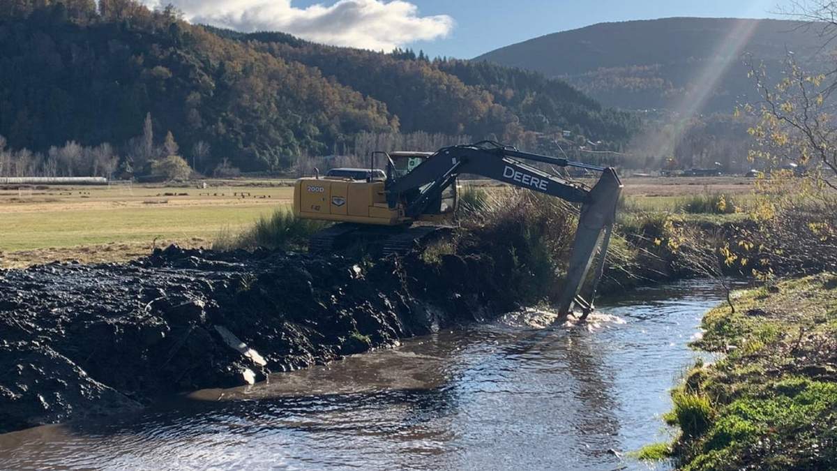 Trabajos con el fin de preservar el ambiente y despejar los cauces.Fuente: (Twitter).