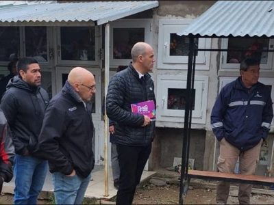 El intendente de Centenario visitó la necrópolis local y calificó de alarmante la situación en que se encuentra