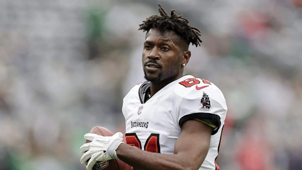 Antonio Brown detenido tras disparos fuera del evento de boxeo en Miami