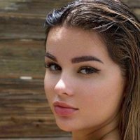 ¡Escapan! Anastasiya Kvitko salió con lo más pequeño pero pifió el talle