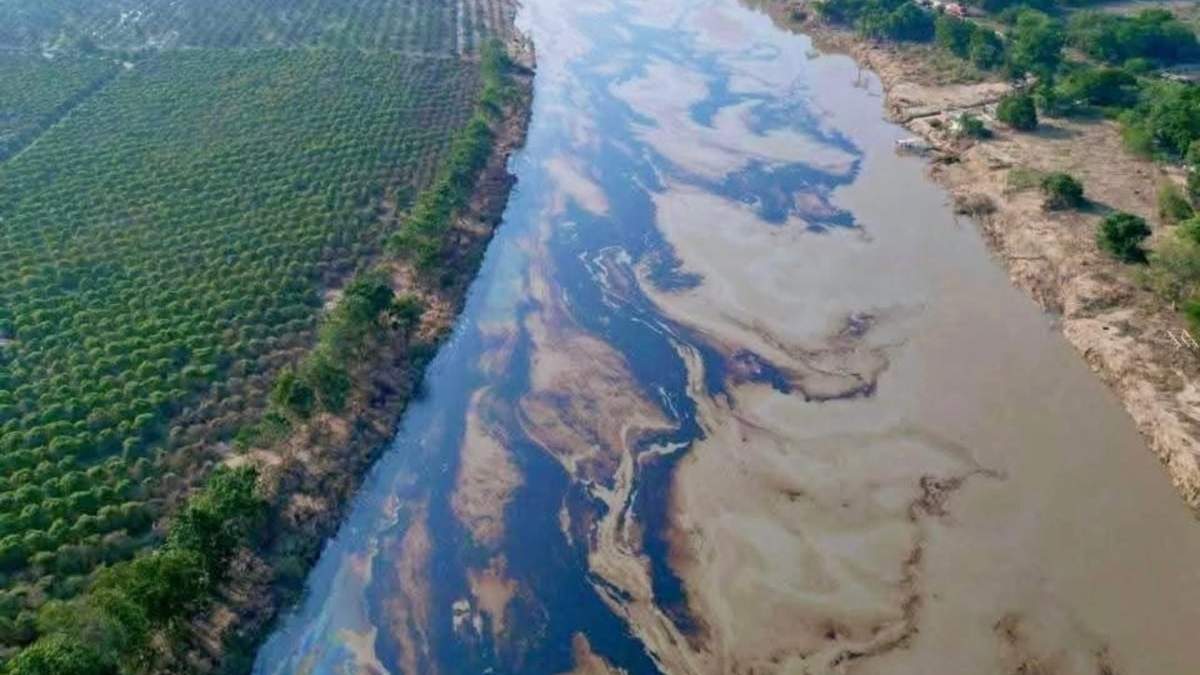 El hidrocarburo en el río Pantepec de Veracruz
