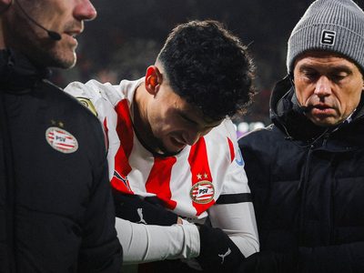El futbolista estadunidense Ricardo Pepi se fractura el brazo tras anotar gol con el PSV (Video)