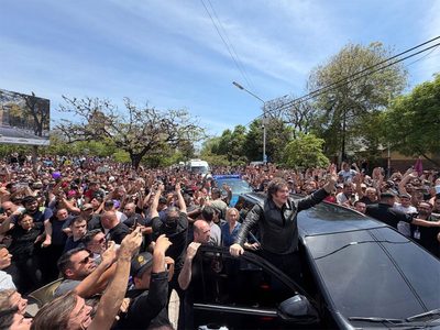 Milei retoma la campaña electoral con actos en Buenos Aires y en el interior