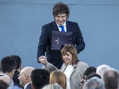 Milei se reúne hoy con el nuevo Gabinete, luego de un fin de semana marcado por renuncias y designaciones