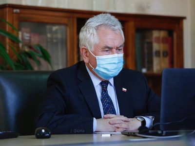 Ministro de Salud de Chile compara con nazis a ciclistas que protestaron frente a su casa