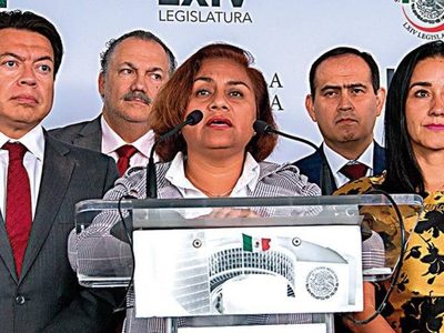 Manzanillo: Griselda Martínez hace campaña "en calidad de rehén"