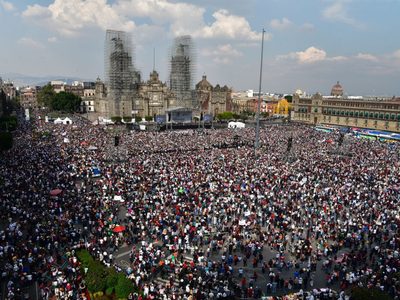 Sheinbaum presume asistencia de 1.2 millones de personas a la marcha de AMLO