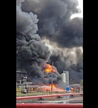 Incendio en refinería de Pemex
