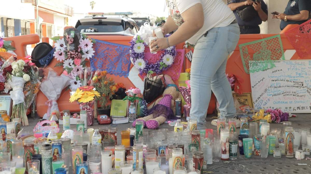 Hermosillo. La ofrenda improvisada por la tragedia en la tienda Waldo´s