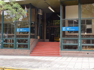 Tras un brote de 24 casos, el intendente de Colón quiere volver a habilitar los comercios