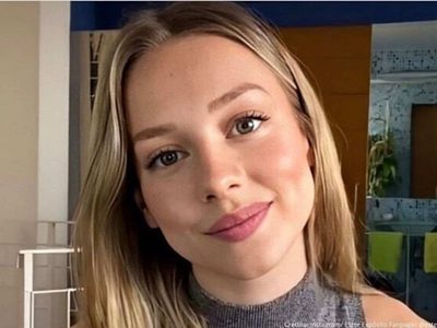 No lo esconde más: Ester Expósito y una postal que confirma que su corazón tiene dueño