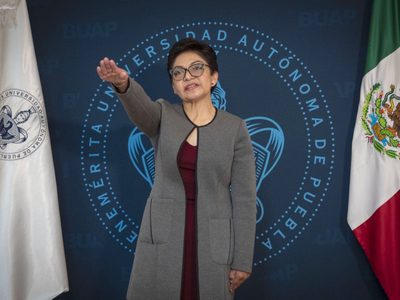 Lilia Cedillo toma protesta como primera mujer rectora de la BUAP