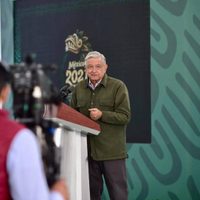 AMLO elogia a Salomón Jara y Susana Harp pero declina hablar sobre candidatura de Morena en Oaxaca