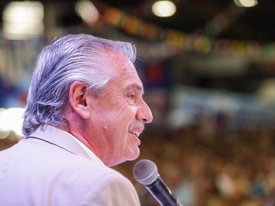 Fernández reconoce problemas de seguridad tras amenazas a Messi y ataque a un comercio de su familia