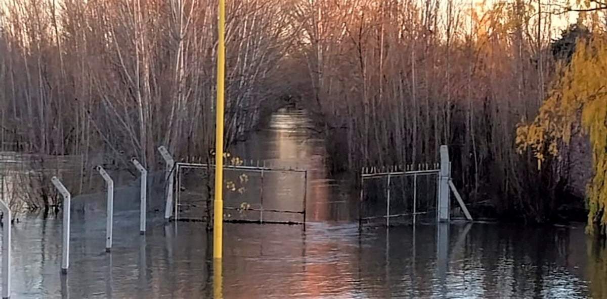 Crecida del río Neuquén. Fuente: (Facebook)