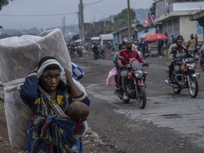 Miles de personas huyen de los combates en el Congo mientras rebeldes toman la ciudad de Goma