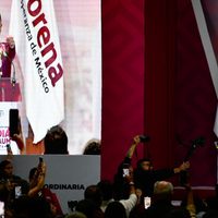 Sheinbaum se toma protesta a sí misma como candidata presidencial