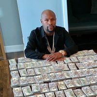 Tras retirarse del boxeo profesional: la imponente mansión donde vive Floyd Mayweather