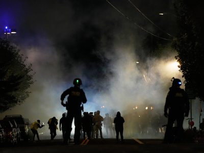 Jueza bloquea temporalmente al gobierno de Trump de enviar tropas de la Guardia Nacional a Oregon