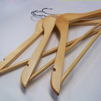 Con solo una percha de madera rota: creá esta divina jabonera para el baño de casa en minutos