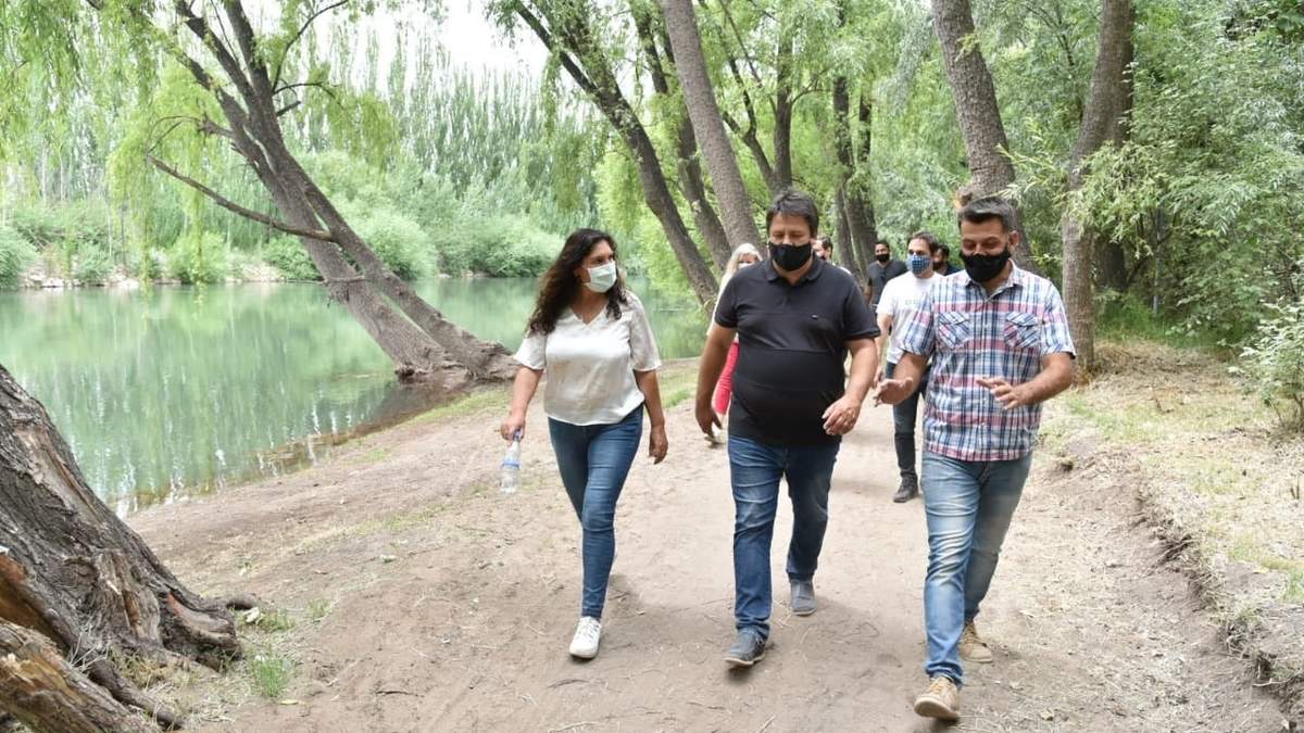 Recorrido en el Parque Norte por el intendente de Neuquén, Mariano Gaido. Fuente: (Facebook)
