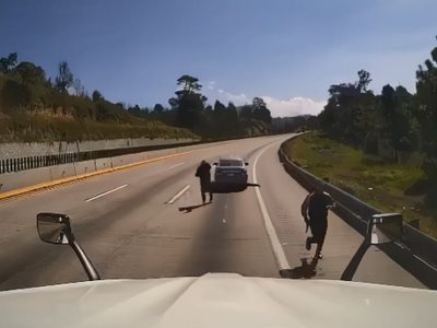 Trailero graba su asalto y secuestro en la autopista México-Puebla (Video)