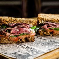La receta proteica que salva las cenas: este sándwich alemán con huevo se hace en 5 minutos y es un lujo de sabor