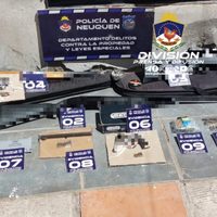 Encuentran armas de fuego y municiones en dos barrios de Neuquén capital