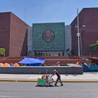 Integrantes de la CNTE levantan plantón de San Lázaro tras acuerdo parcial con el gobierno