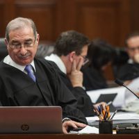 Ministro suspende la entrada en vigor de la primera parte del Plan B