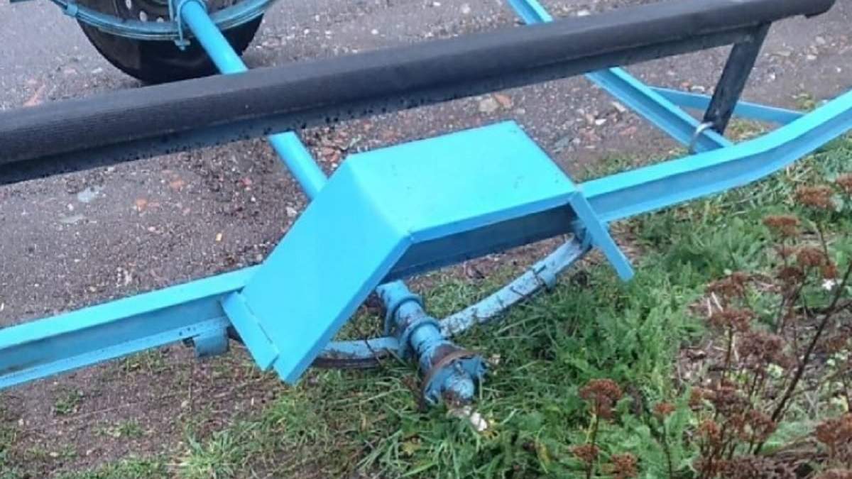 Los roba ruedas se llevaron el neumático de un tráiler en Villa La Angostura, Fuente (Diario Andino).