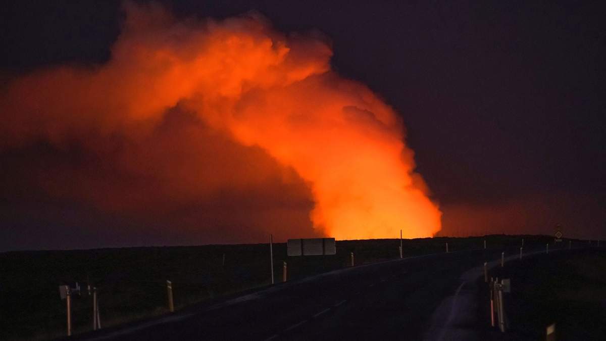 Volcan en erupción cerca de Grindavik, Islandia