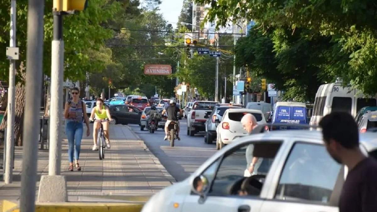 El ciclista sufrió varios golpes por todo el cuerpo y recibió puntos de sutura en el pómulo derecho. Fuente: (facebook)