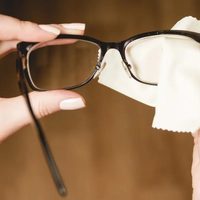 El truco casero para limpiar tus anteojos sin rayarlos y dejarlos como si recién salieras de la óptica
