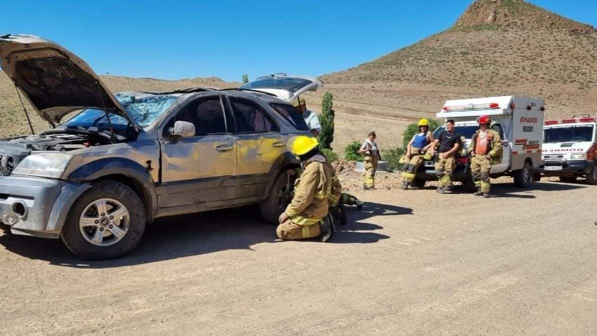 El vehículo quedó con importantes daños materiales. Fuente: (Entre Cordilleras)