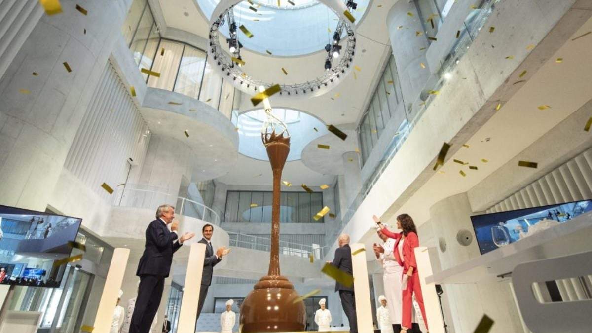 Federer inaugura sede de choocolatería suiza. Fuente: (Instagram)