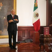AMLO presume récord de remesas como logro de la 4T y le llueven críticas