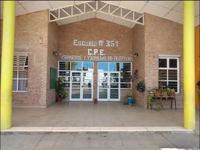 Padres de la escuela primaria 351 de Plottier exigen finalizar obras durante el receso