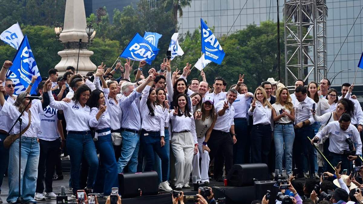 La marcha de panistas al Ángel de la Independencia