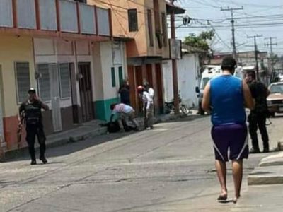 Matan a dos policías afuera de oficinas de Telecom en Chiapas