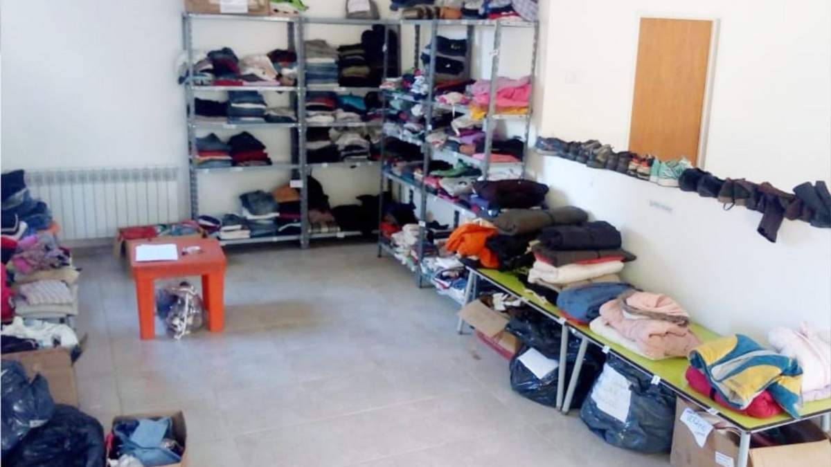 Con las donaiones recibidas, se entregaron prendas a más de 40 familias de Villa Pehuenia, Moquehue y Lonco Luan. Fuente: (Twitter).