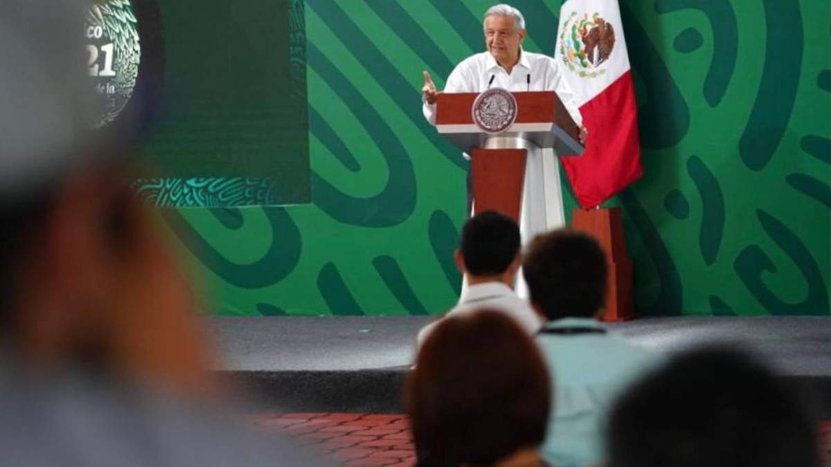 AMLO culpó al INE y los medios por la escasa participación en la consulta