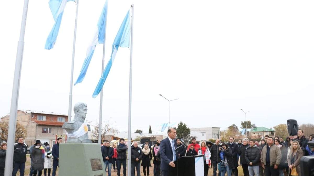 Acto por el Día de la Bandera en el Parque Lineal del barrio Belgrano. Fuente (Twitter)